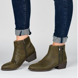 NWT Women's Jayda Olive Block Heel Zip Booties